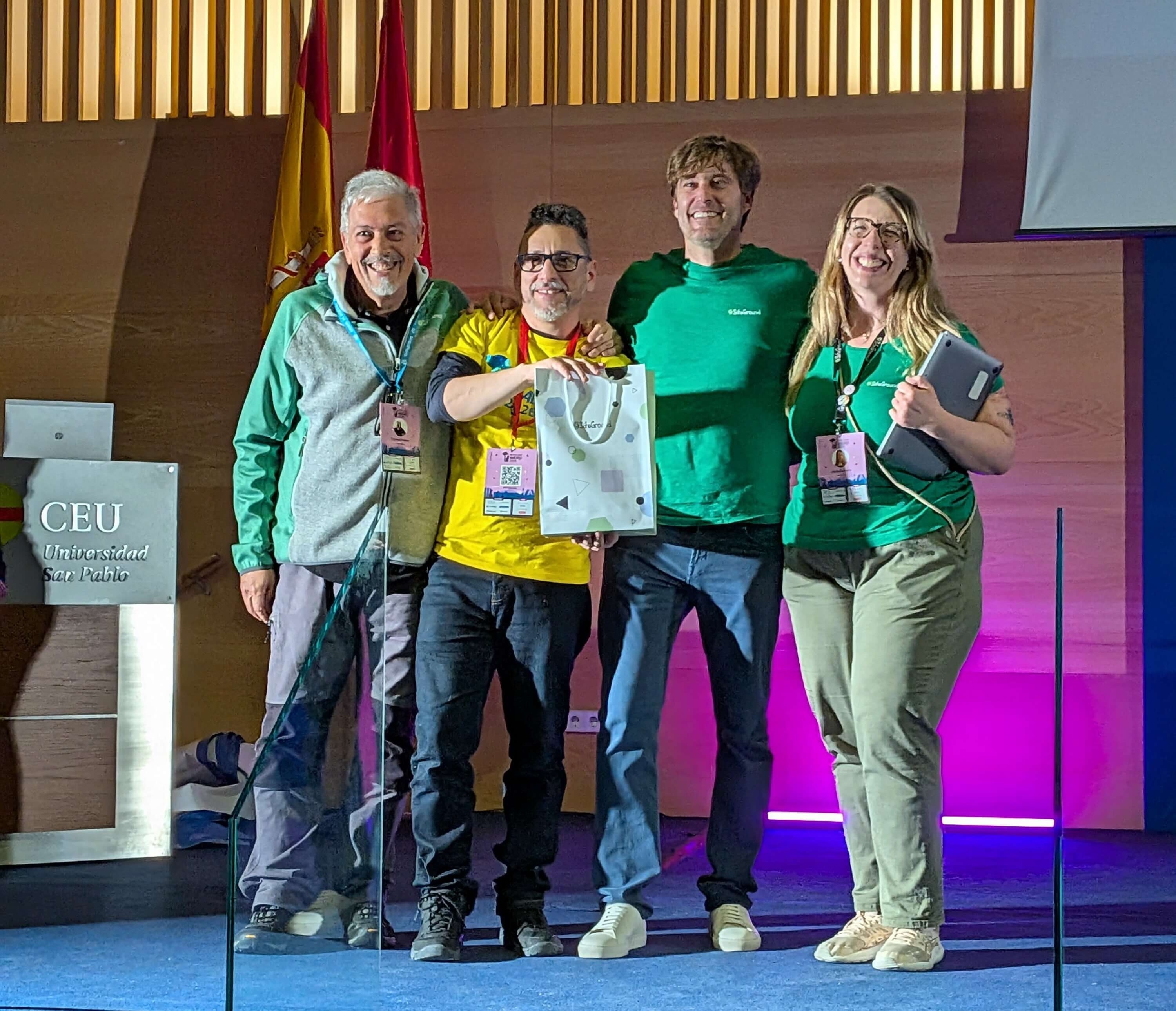 Foto de Fernando con el equipo SiteGround en la WordCamp Madrid
